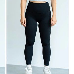 Vitae Apparel Ultra Free Seamless Leggings 7/8's Cropped Black Size Medium